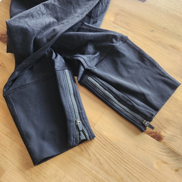 Lululemon Runday Crop Sz.12, Inseam 23". EUC - Picture 11 of 12